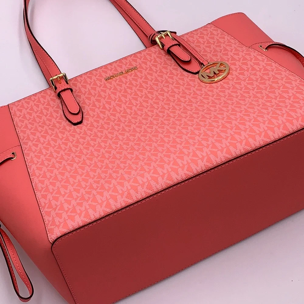 MICHAEL KORS GILLY LARGE DRAWSTRING TRAVEL TOTE GRAPEFRUIT SIGNATURE - Picture 15 of 16
